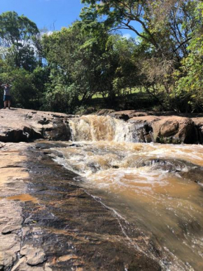 Casa em Bueno Brandão(MG) com Cachoeira Particular